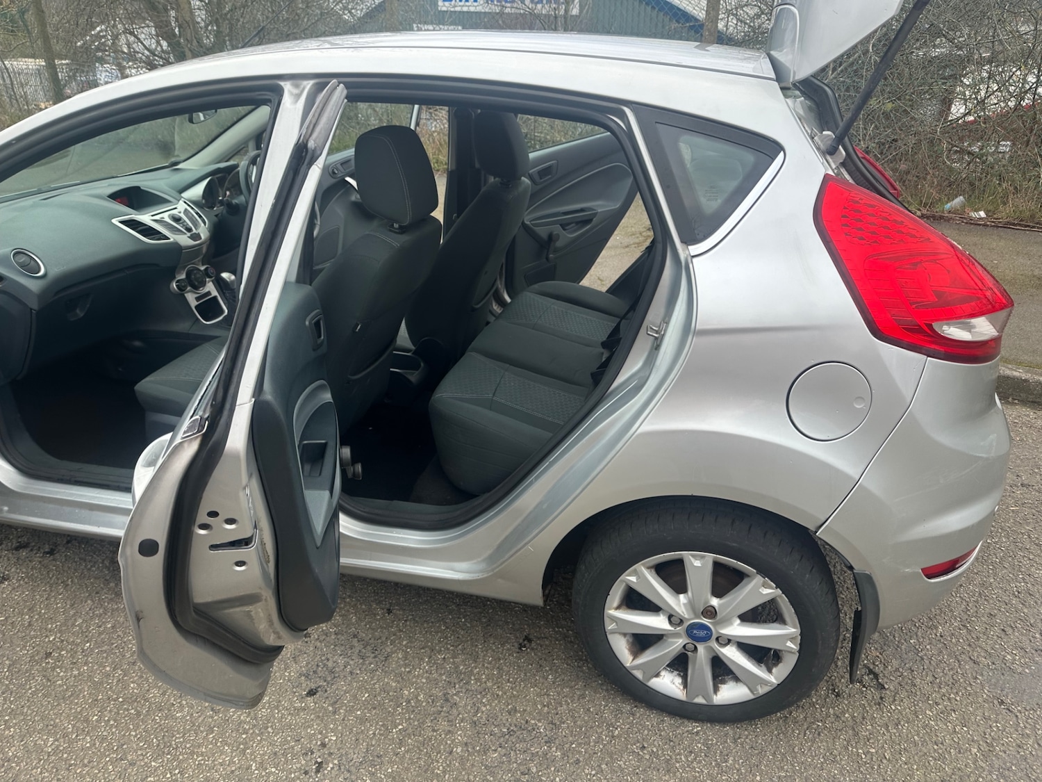 Used Ford Fiesta 2011 for sale - 77818865: Photo 13