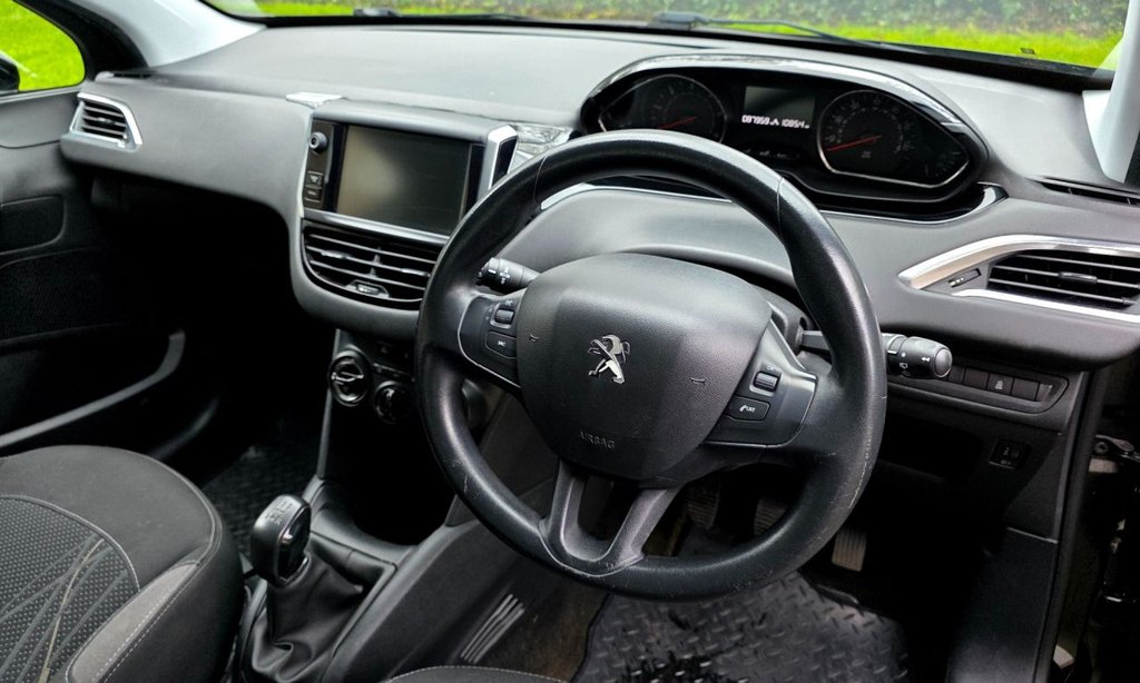 Used Peugeot 208 2013 for sale - 77638135: Photo 11