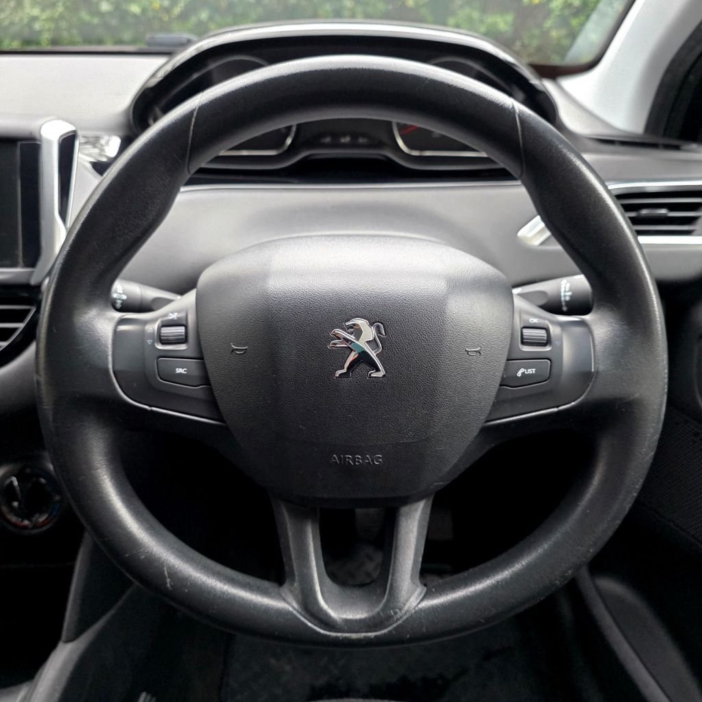 Used Peugeot 208 2013 for sale - 77638135: Photo 16