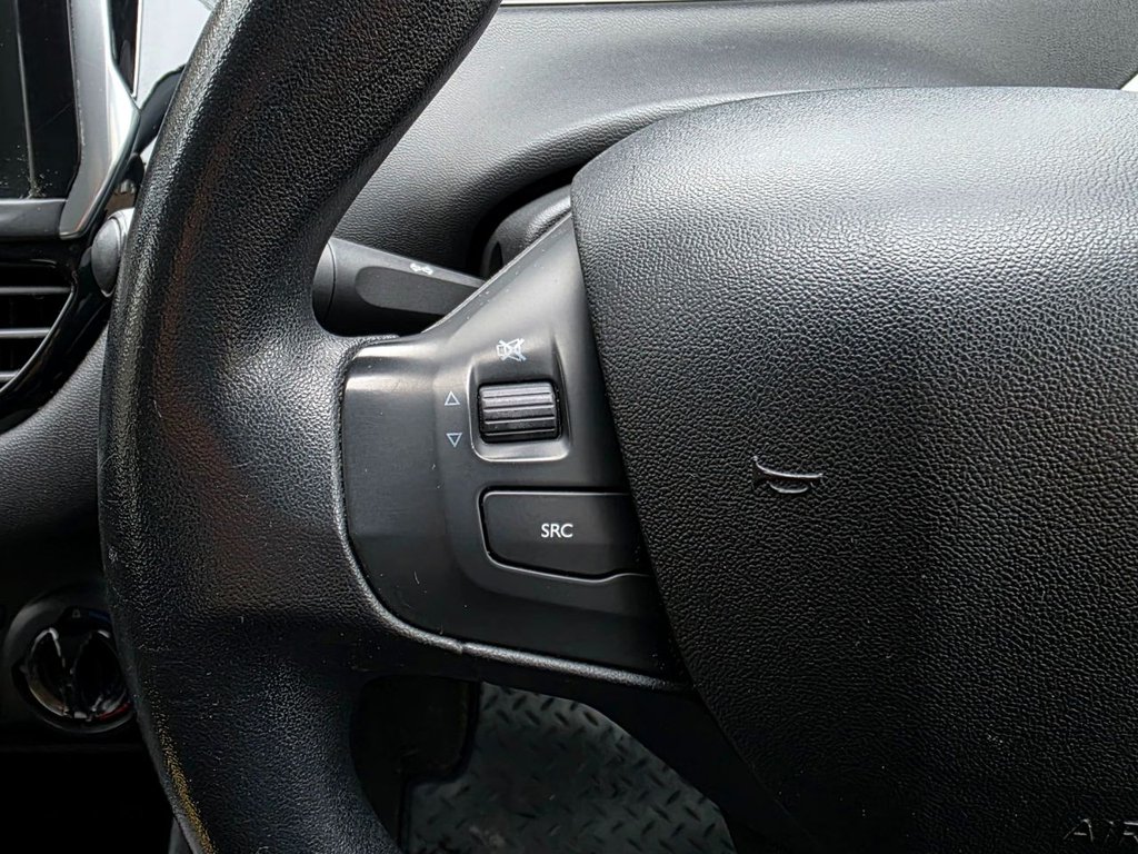 Used Peugeot 208 2013 for sale - 77638135: Photo 17