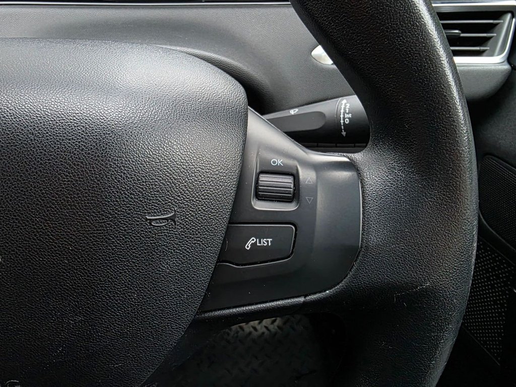 Used Peugeot 208 2013 for sale - 77638135: Photo 18