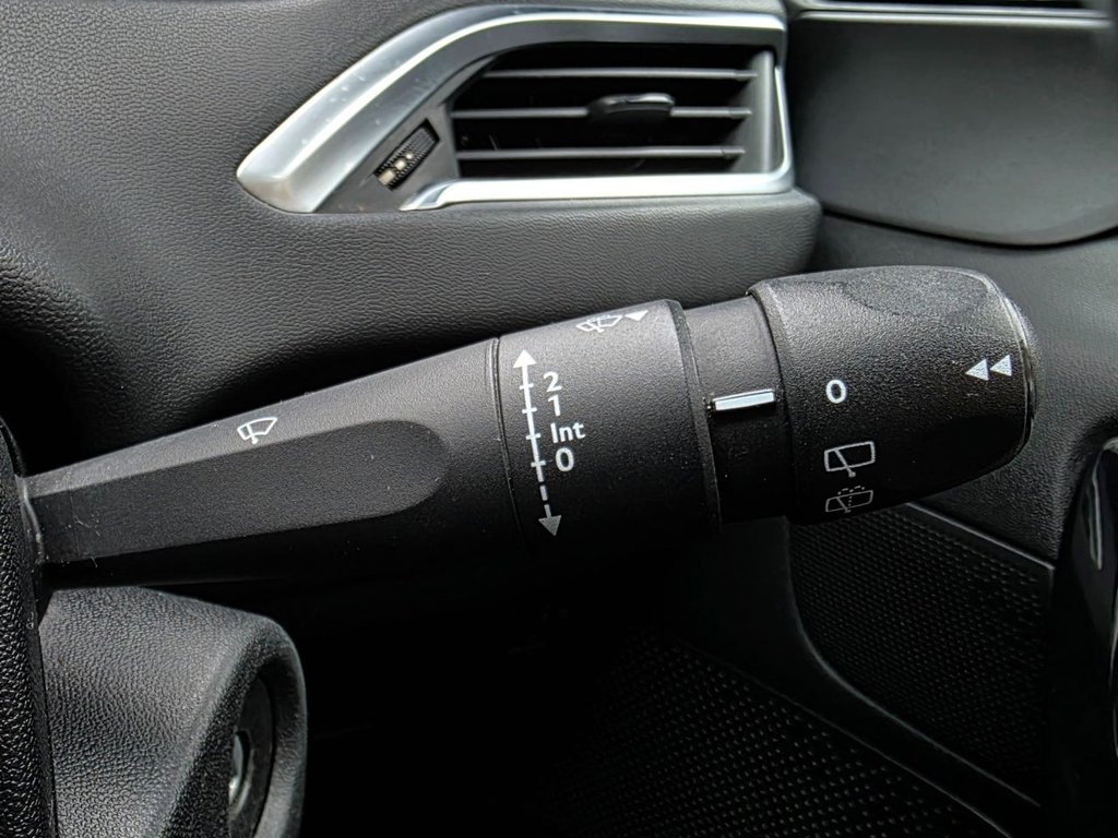 Used Peugeot 208 2013 for sale - 77638135: Photo 24