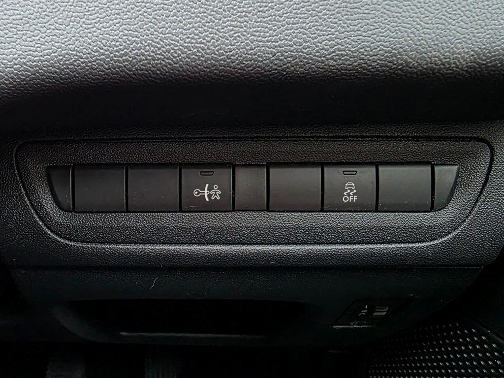 Used Peugeot 208 2013 for sale - 77638135: Photo 25