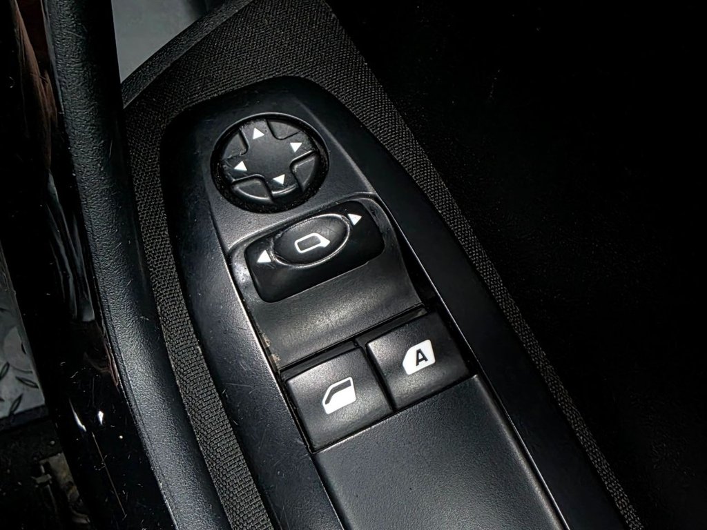 Used Peugeot 208 2013 for sale - 77638135: Photo 27