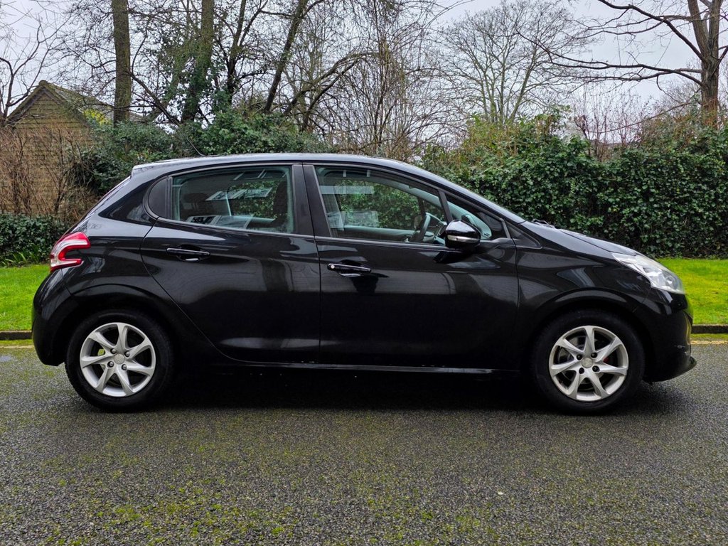 Used Peugeot 208 2013 for sale - 77638135: Photo 8