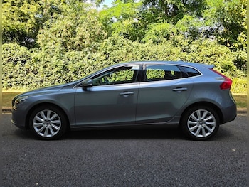 Used Volvo V40 2015 for sale - 79394497: Photo