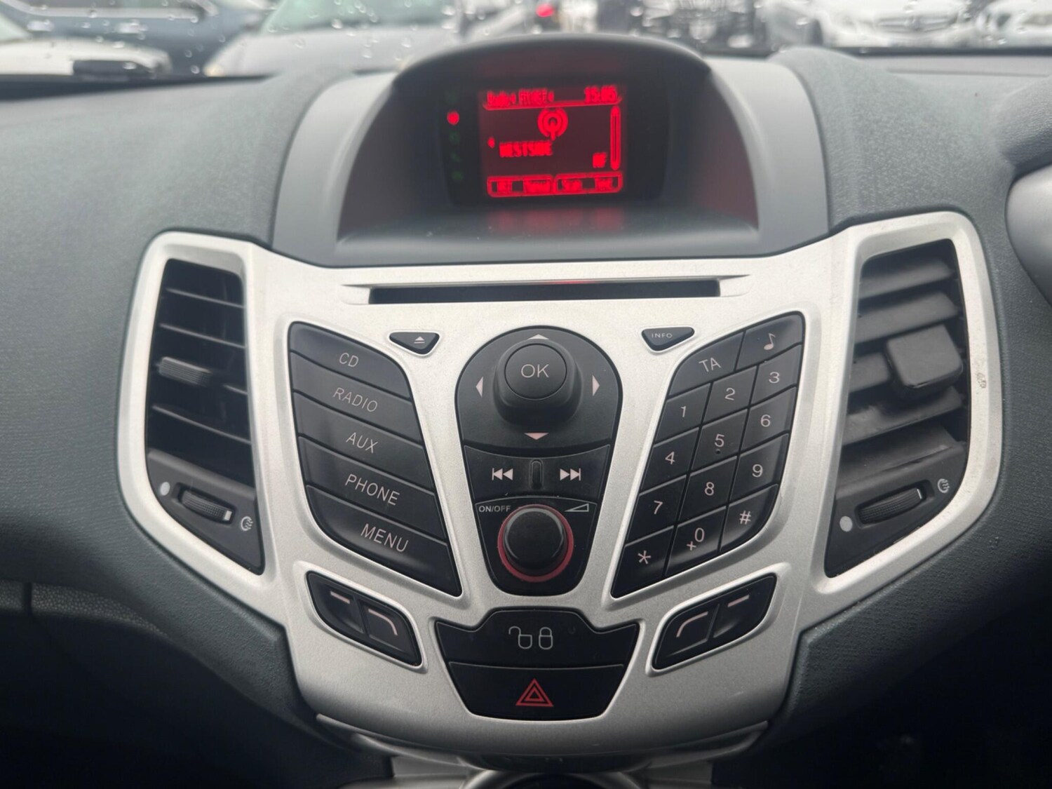 Used Ford Fiesta 2010 for sale - 77575009: Photo 28