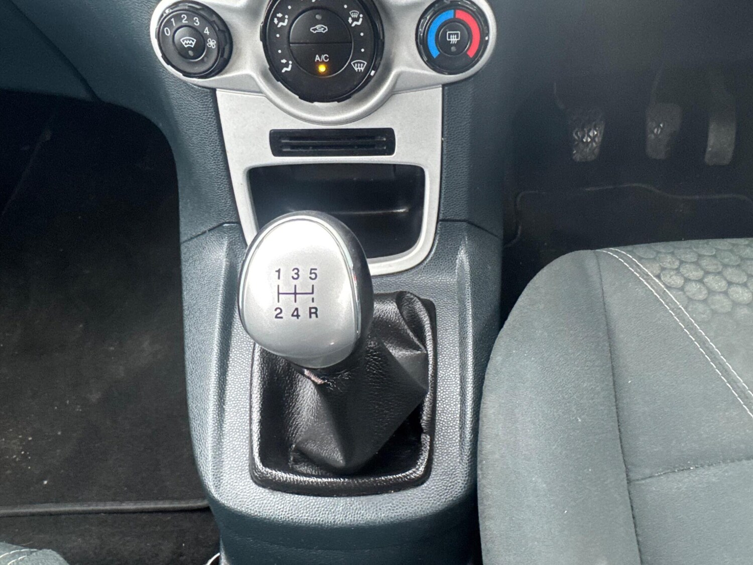 Used Ford Fiesta 2010 for sale - 77575009: Photo 30