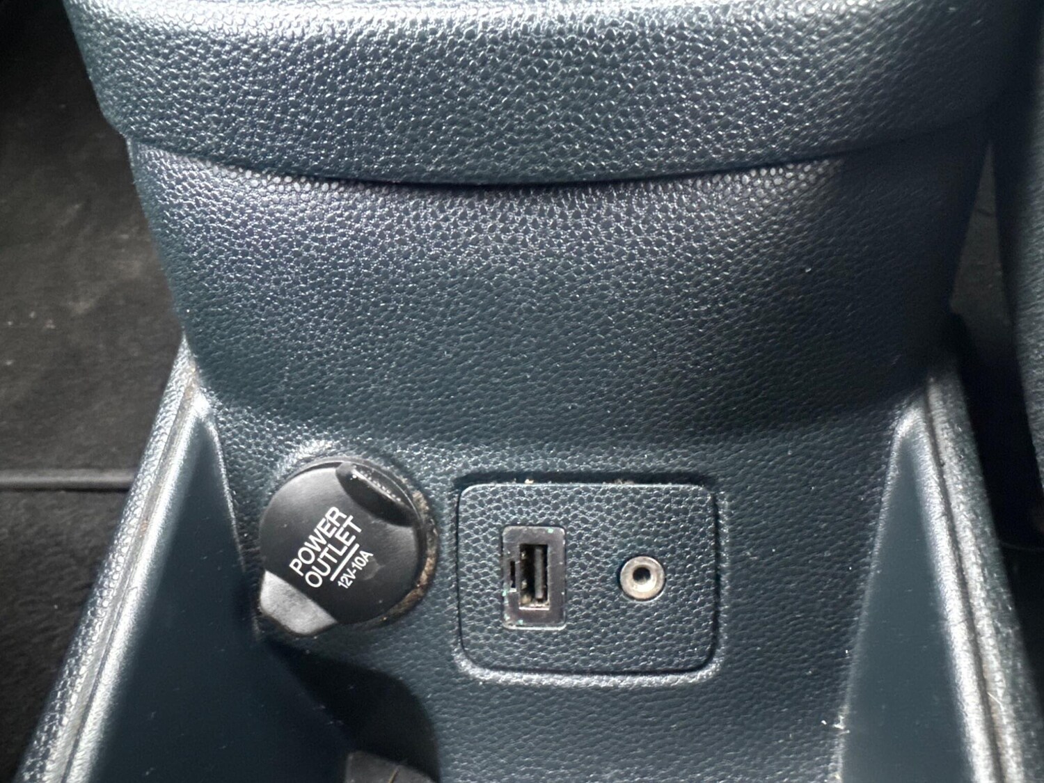 Used Ford Fiesta 2010 for sale - 77575009: Photo 31