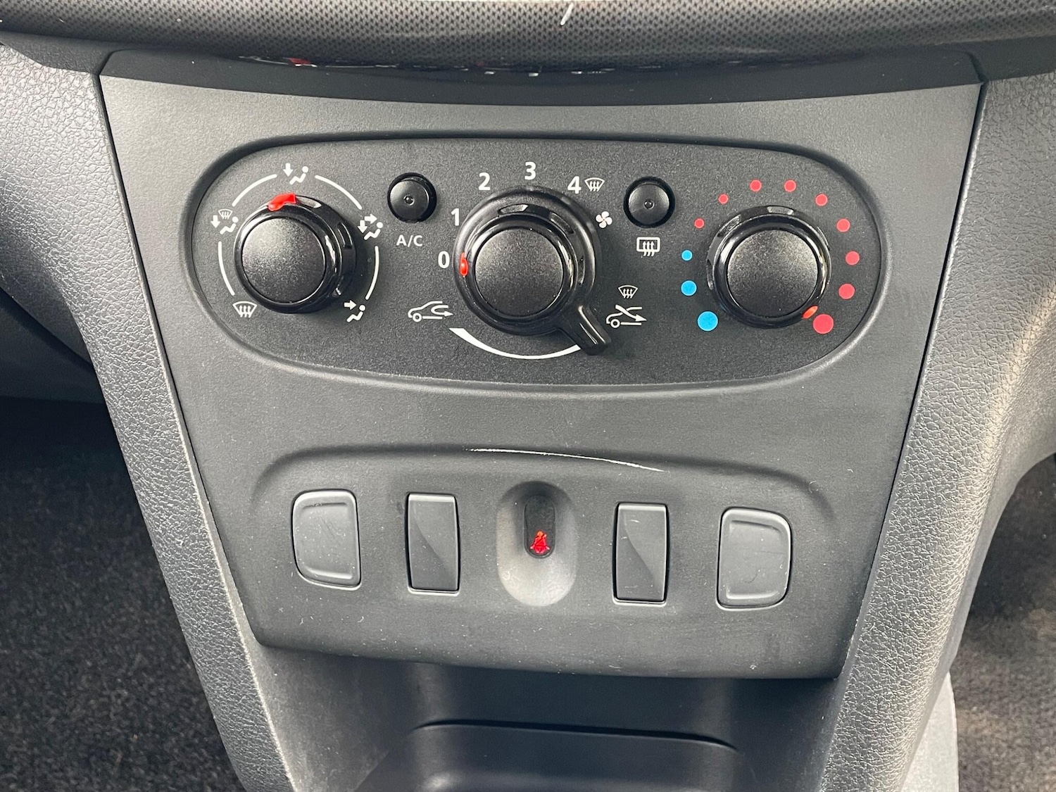 Used Dacia Sandero Stepway 2020 for sale - 76226737: Photo 24