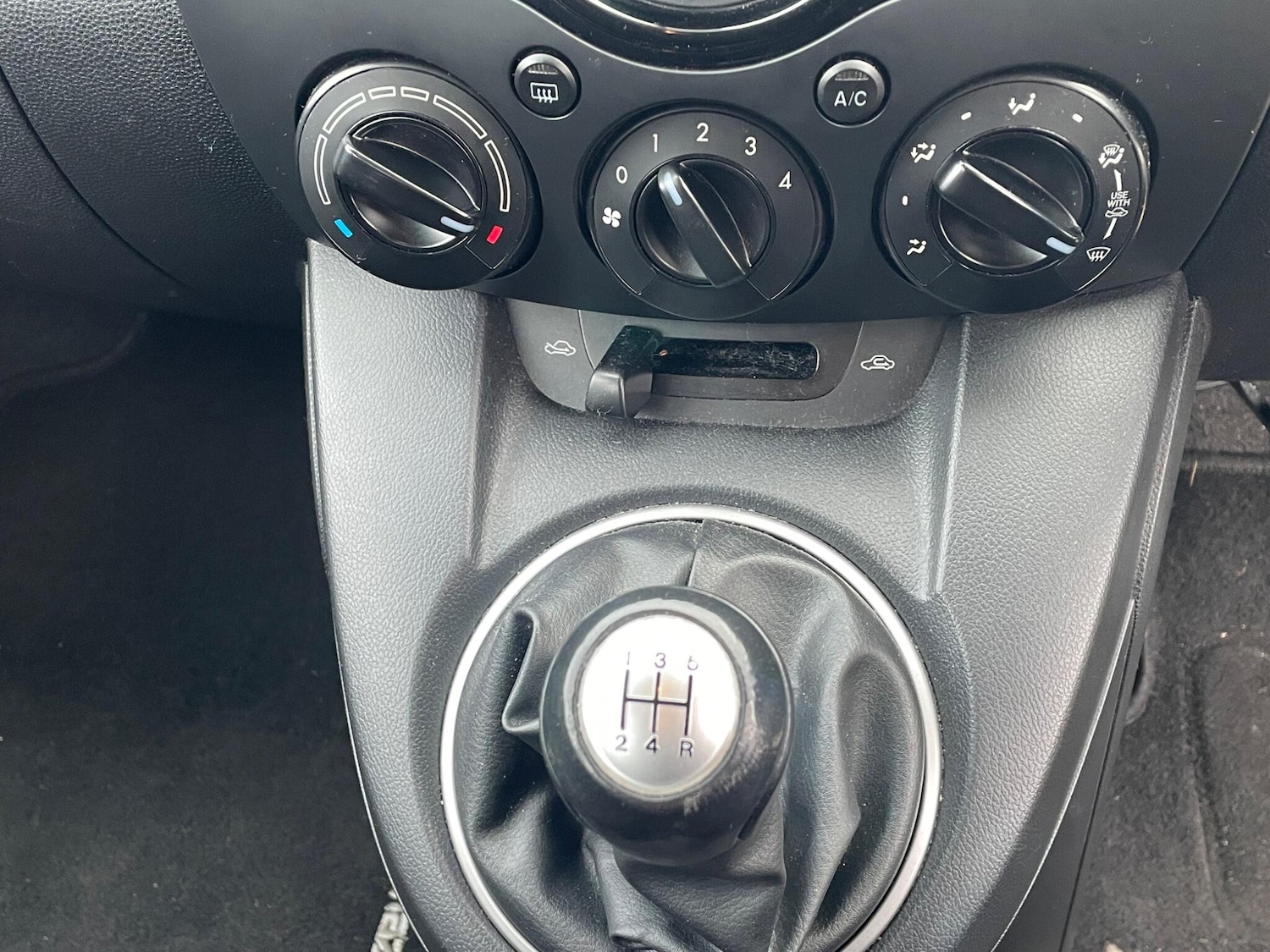 Used Mazda Mazda2 2012 for sale - 77242842: Photo 13