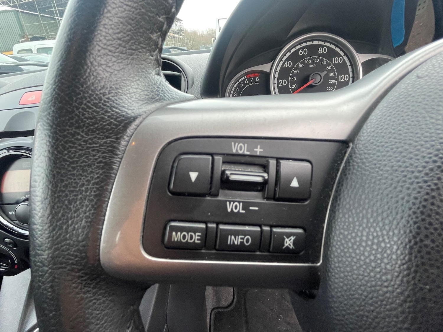 Used Mazda Mazda2 2012 for sale - 77242842: Photo 22