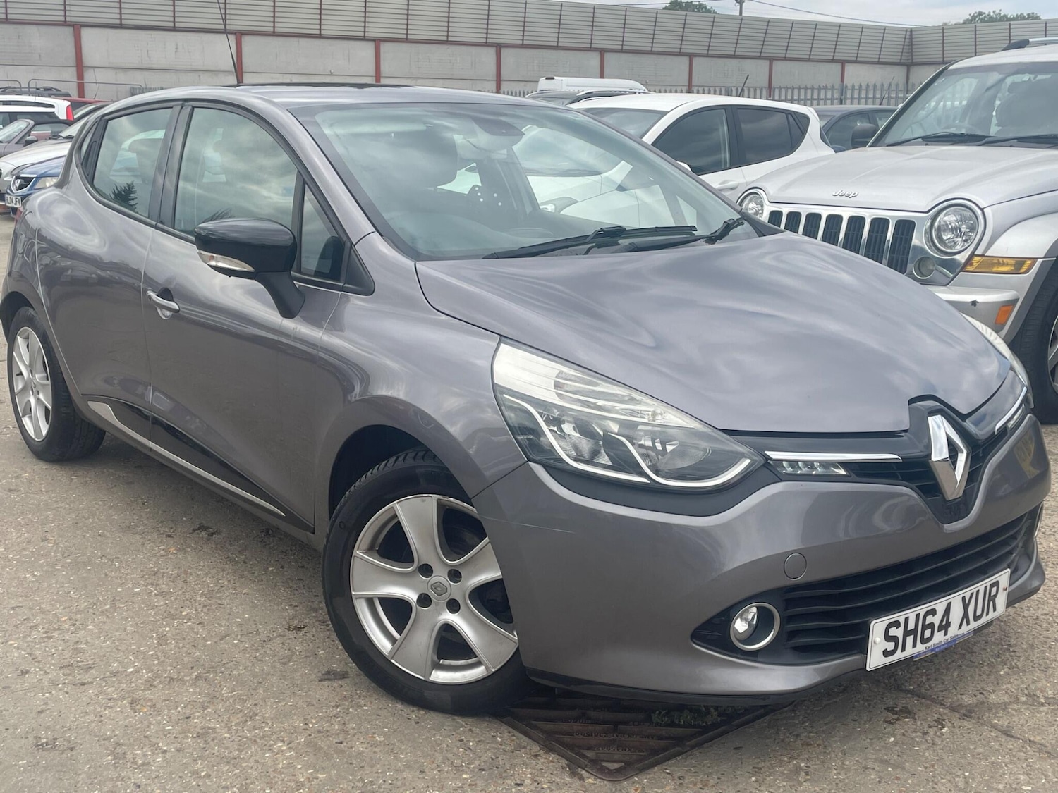 Used Renault Clio 2014 for sale - 76988279: Photo 2