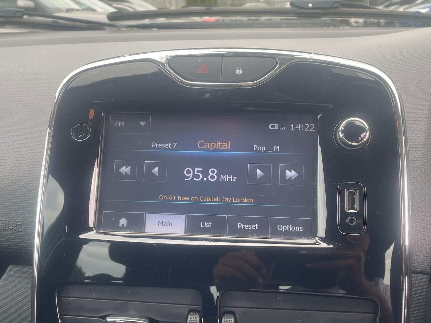 Used Renault Clio 2014 for sale - 76988279: Photo 30