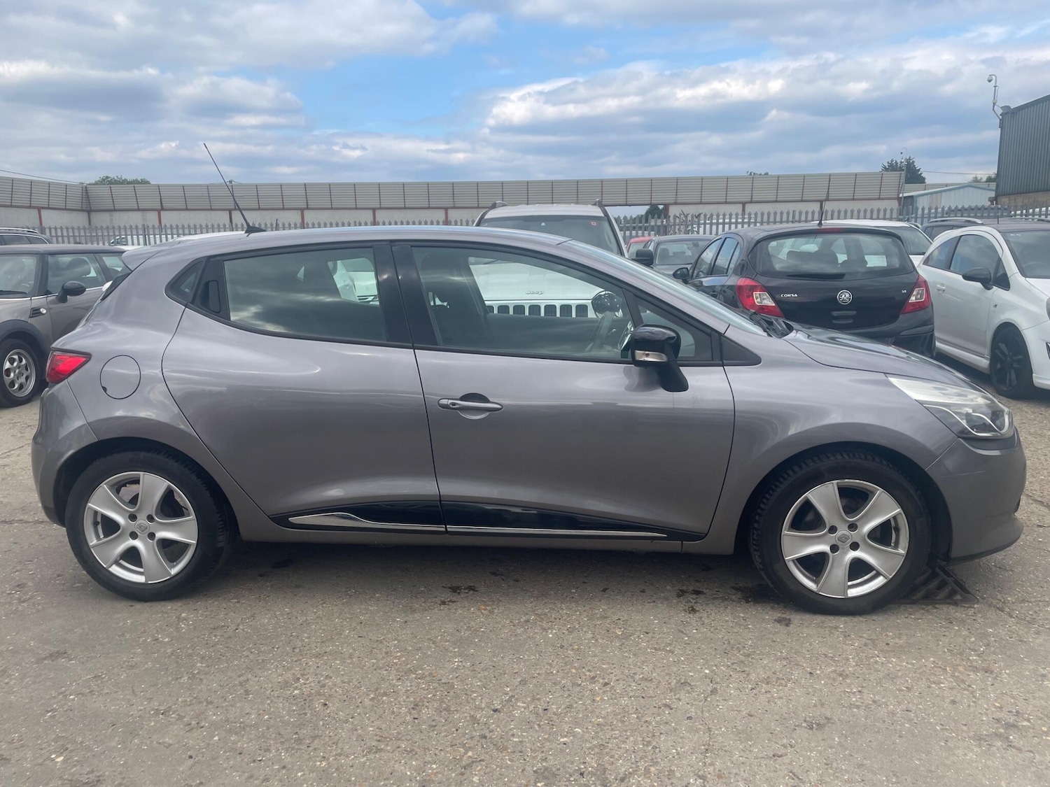 Used Renault Clio 2014 for sale - 76988279: Photo 9
