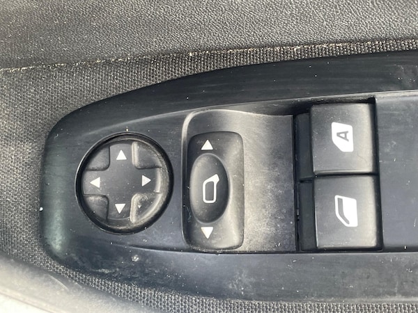 Used Peugeot 208 2012 for sale - 76179405: Photo 26