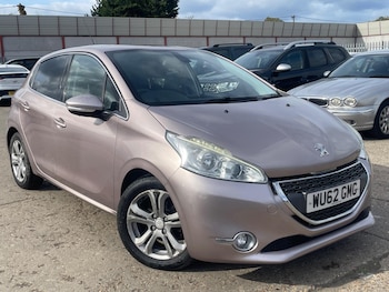 Used Peugeot 208 2012 for sale - 76179405: Photo 2