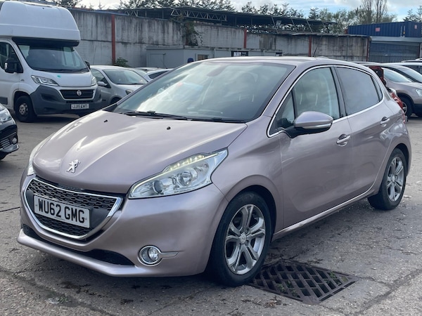 Used Peugeot 208 2012 for sale - 76179405: Photo 4