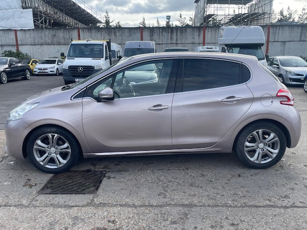 Used Peugeot 208 2012 for sale - 76179405: Photo 5