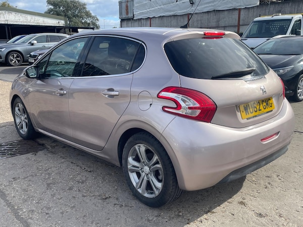Used Peugeot 208 2012 for sale - 76179405: Photo 6