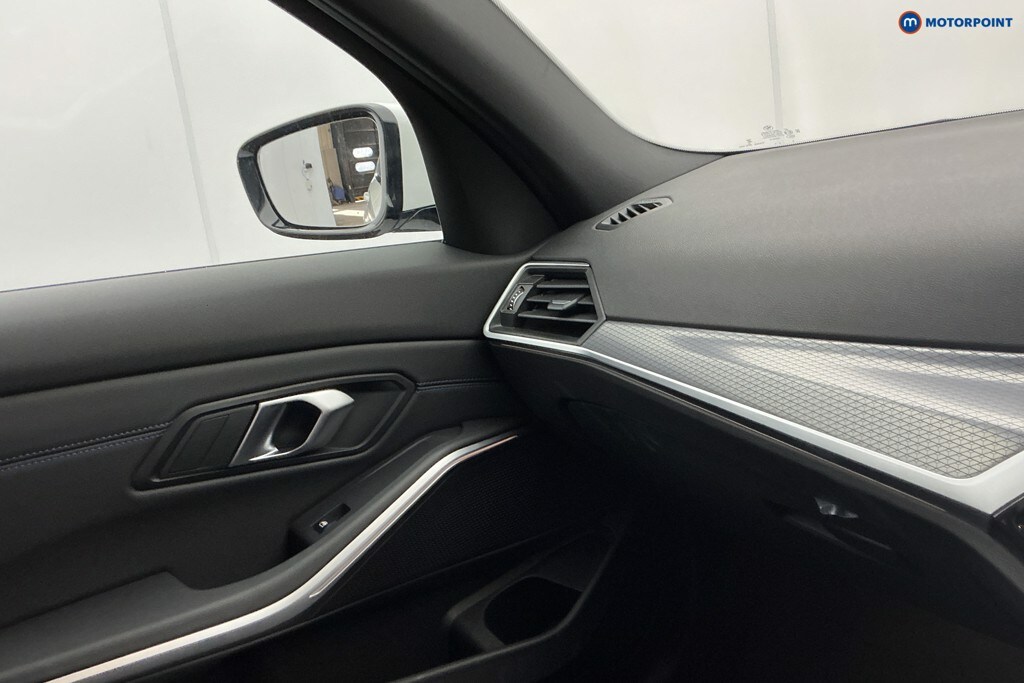 Used BMW 3 Series 2024 for sale - 77570789: Photo 26