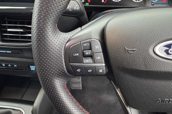 Used Ford Focus 2023 for sale - 76222882: Photo 20