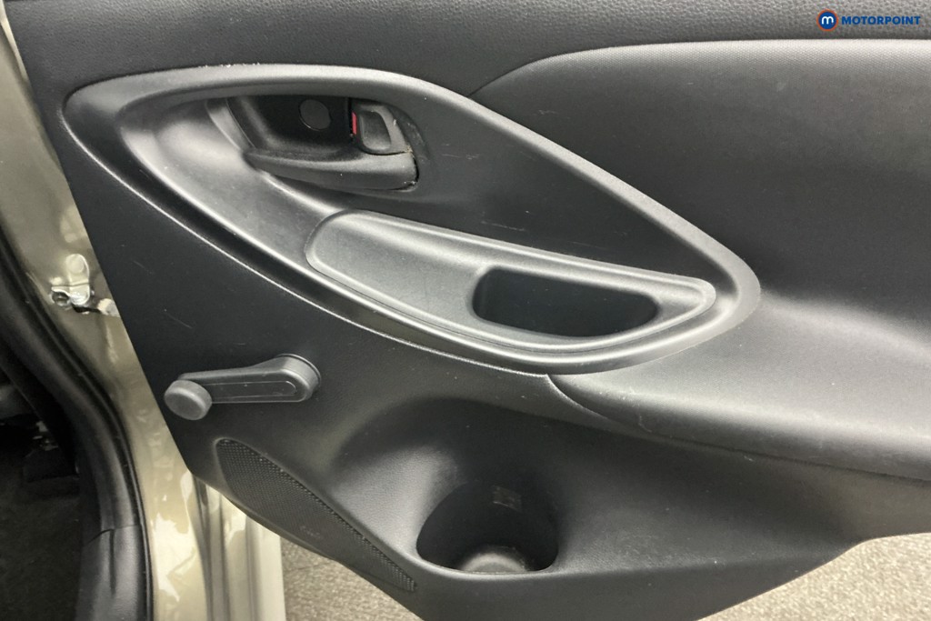 Used Toyota Yaris 2023 for sale - 78001508: Photo 38