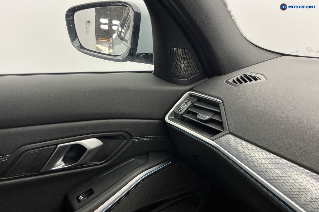 Used BMW 3 Series 2024 for sale - 76568953: Photo 16