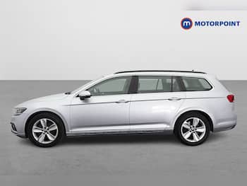 Used Volkswagen Passat 2024 for sale - 79629597: Photo