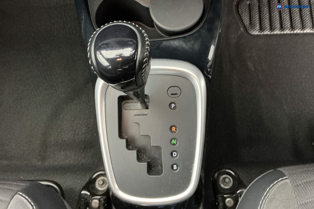 Used Toyota Yaris 2017 for sale - 78199495: Photo 24