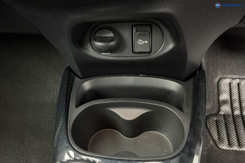 Used Toyota Yaris 2017 for sale - 78199495: Photo 25