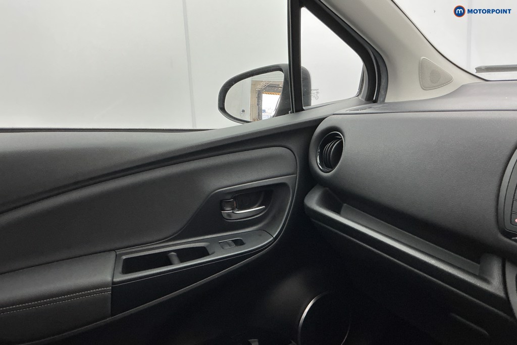 Used Toyota Yaris 2017 for sale - 78199495: Photo 29