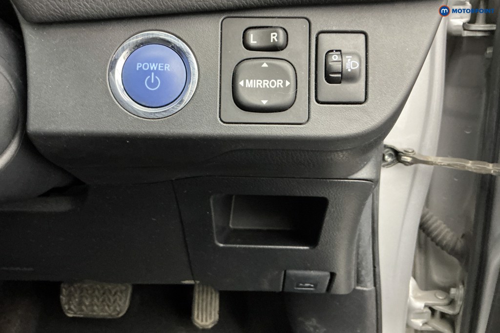 Used Toyota Yaris 2017 for sale - 78199495: Photo 32