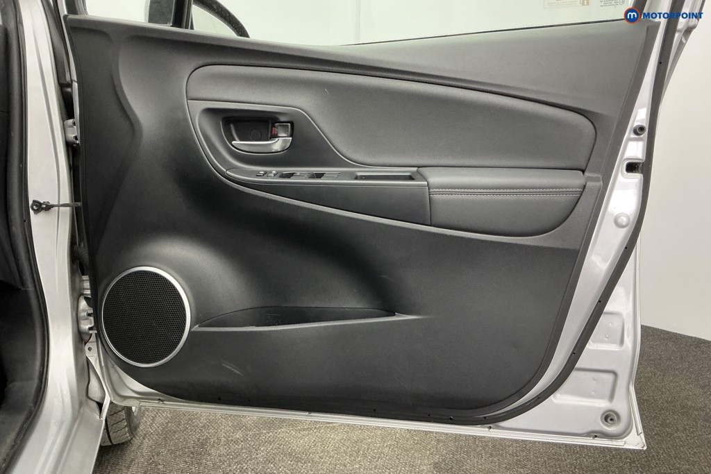 Used Toyota Yaris 2017 for sale - 78199495: Photo 33