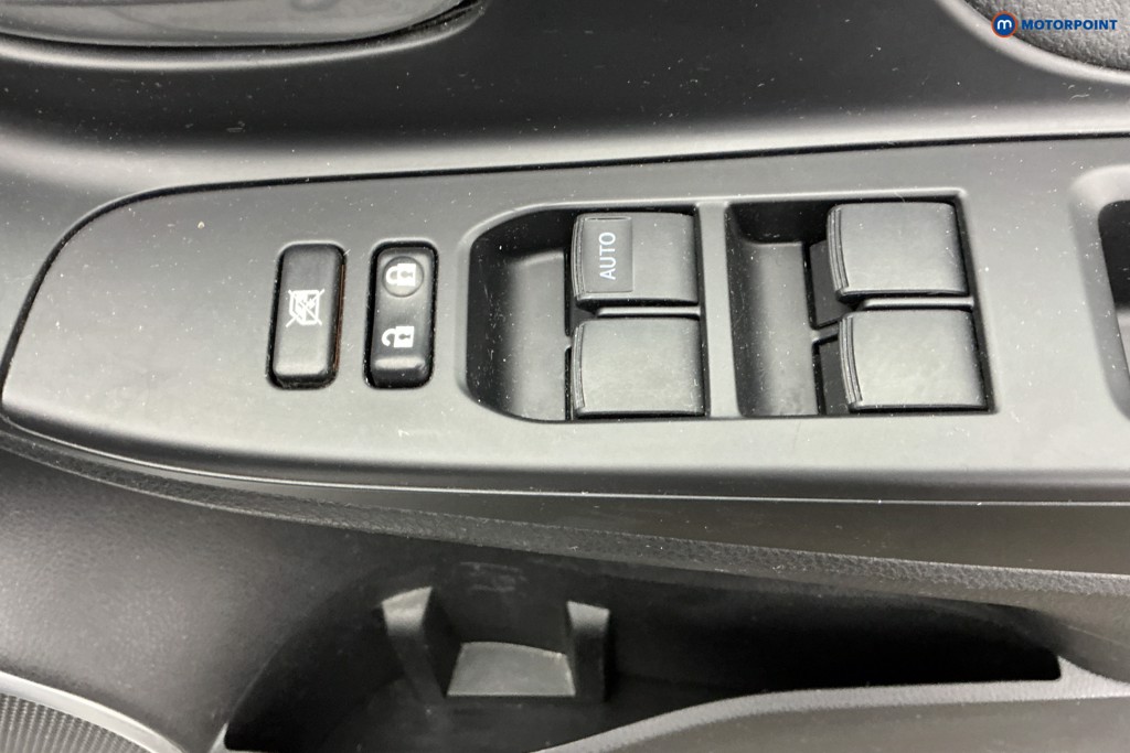 Used Toyota Yaris 2017 for sale - 78199495: Photo 35