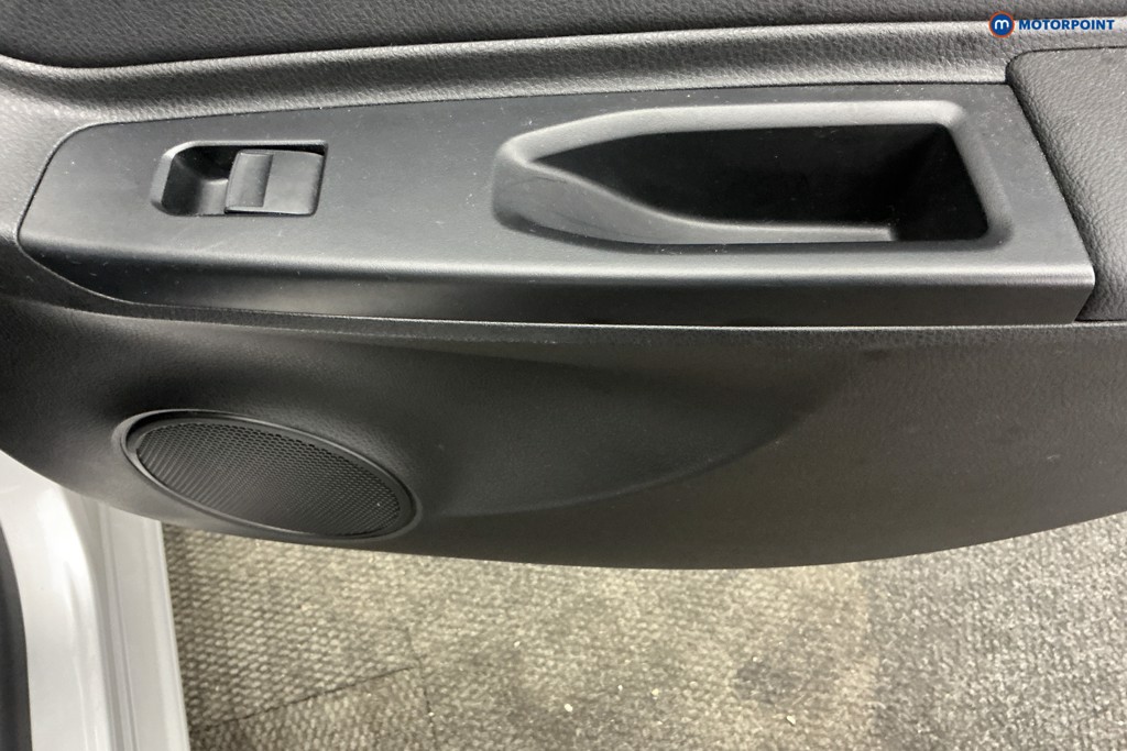 Used Toyota Yaris 2017 for sale - 78199495: Photo 37