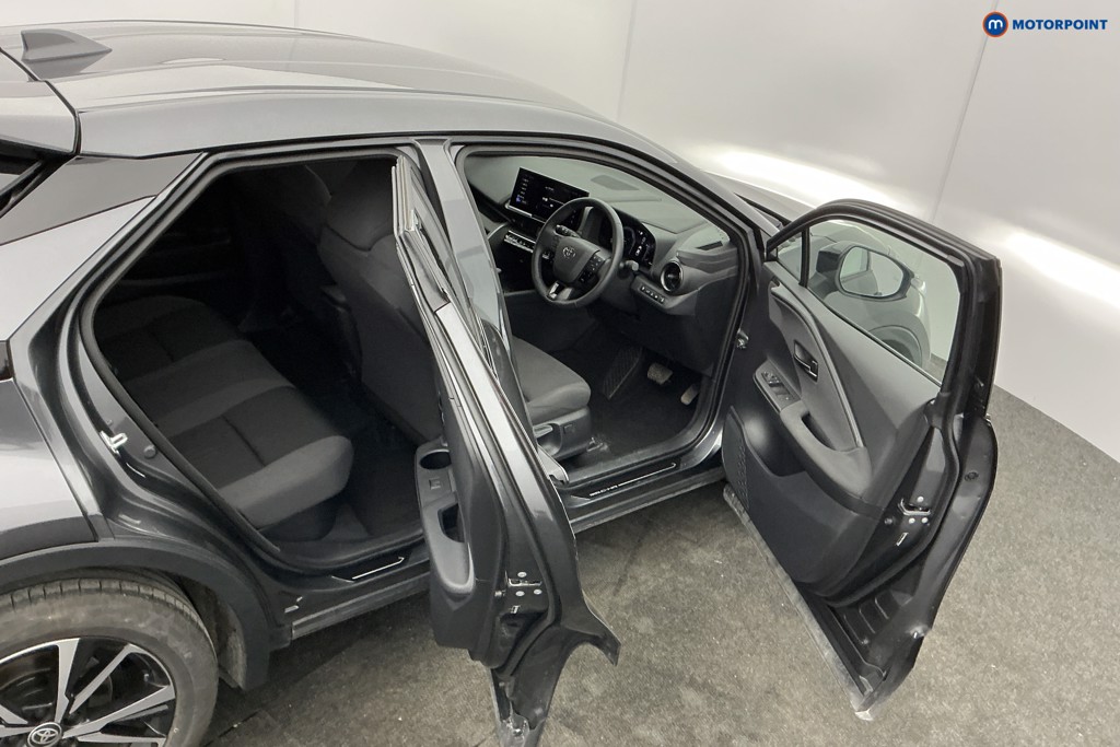 Used Toyota C-HR 2024 for sale - 77421113: Photo 13