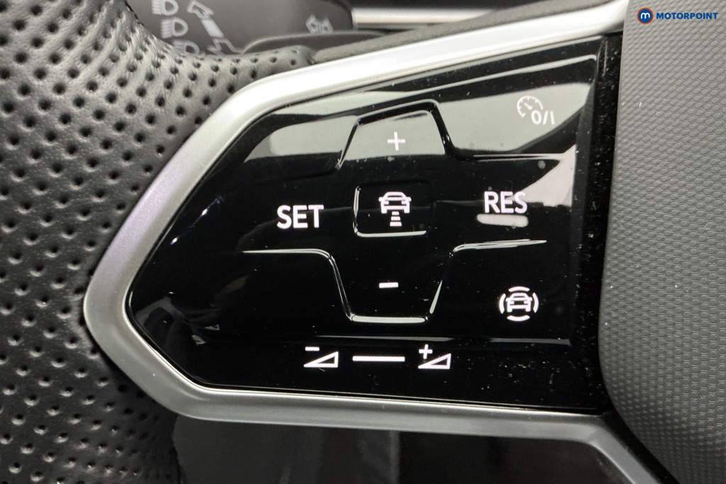 Used Volkswagen T-Roc 2023 for sale - 77019283: Photo 28