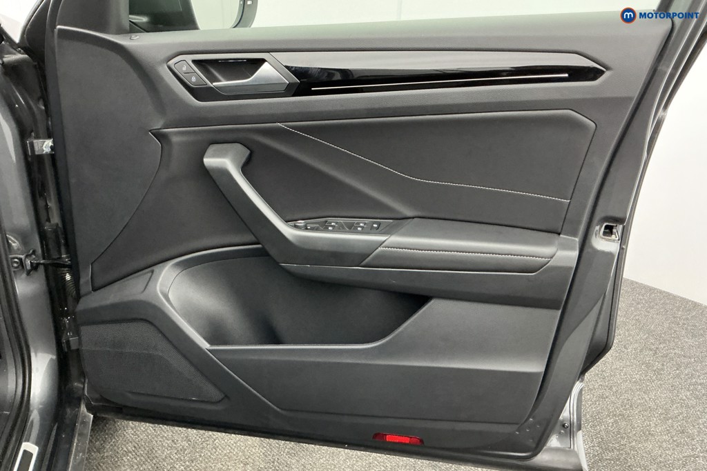 Used Volkswagen T-Roc 2023 for sale - 77019283: Photo 31