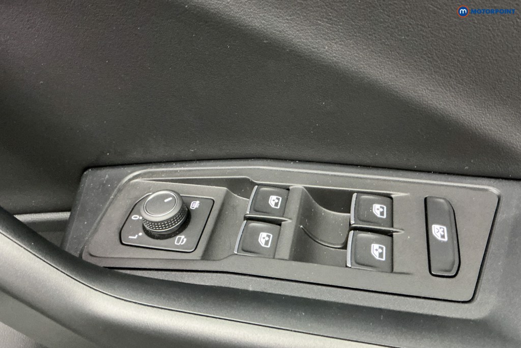 Used Volkswagen T-Roc 2023 for sale - 77019283: Photo 32