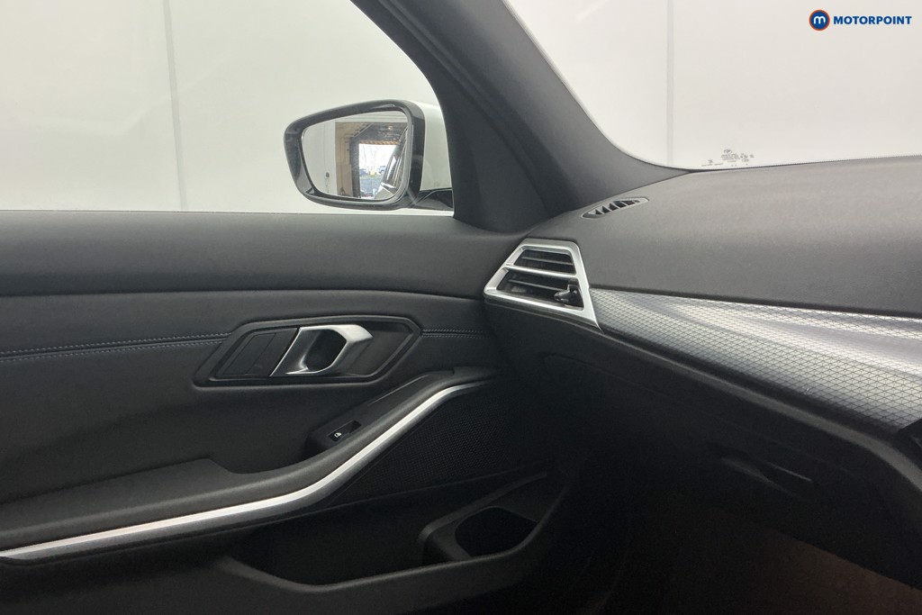 Used BMW 3 Series 2025 for sale - 77641589: Photo 32