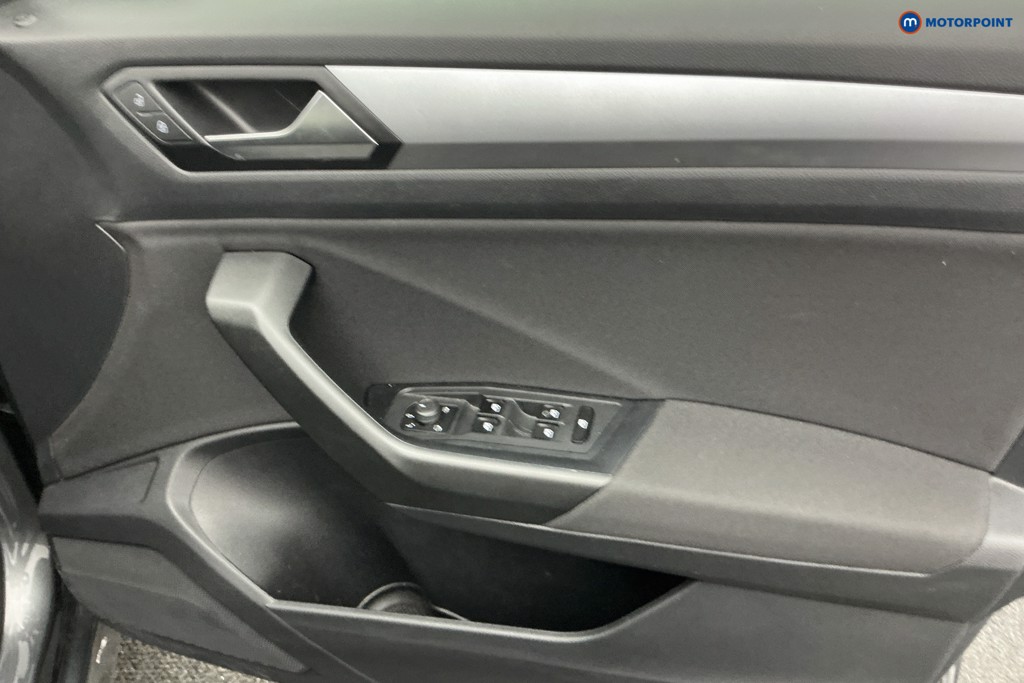 Used Volkswagen T-Roc 2023 for sale - 76405389: Photo 29