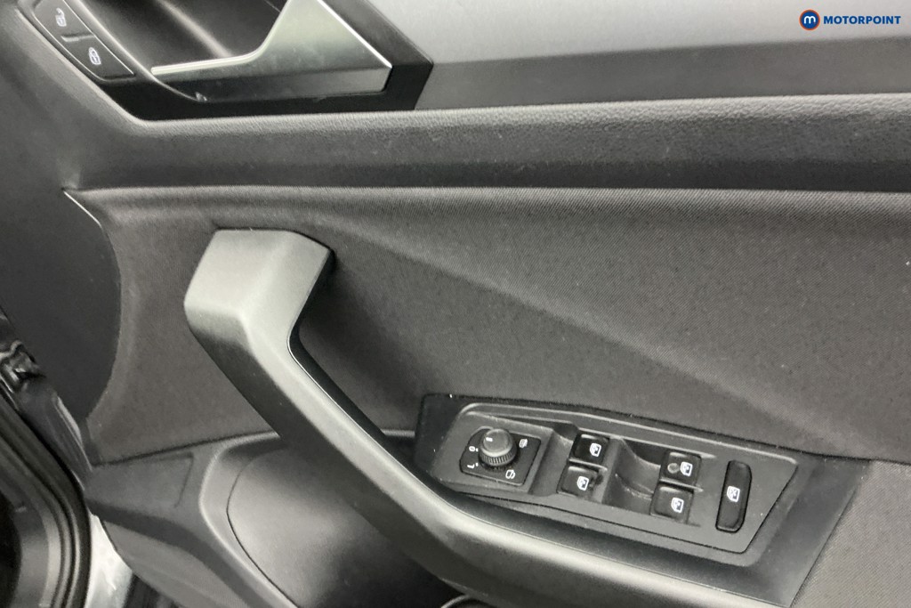 Used Volkswagen T-Roc 2023 for sale - 76405389: Photo 30