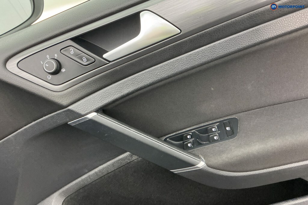 Used Volkswagen Golf 2017 for sale - 76895668: Photo 34