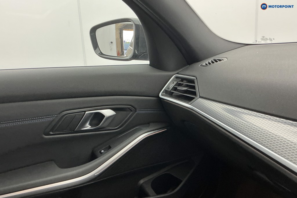 Used BMW 3 Series 2024 for sale - 76682016: Photo 25