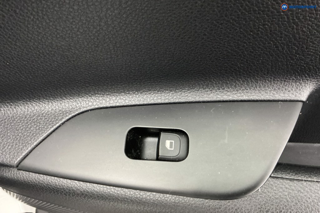 Used Kia Stonic 2023 for sale - 78109794: Photo 35