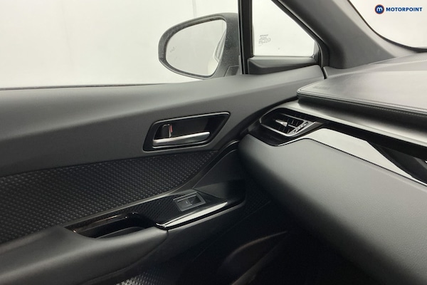 Used Toyota C-HR 2023 for sale - 76279123: Photo 24