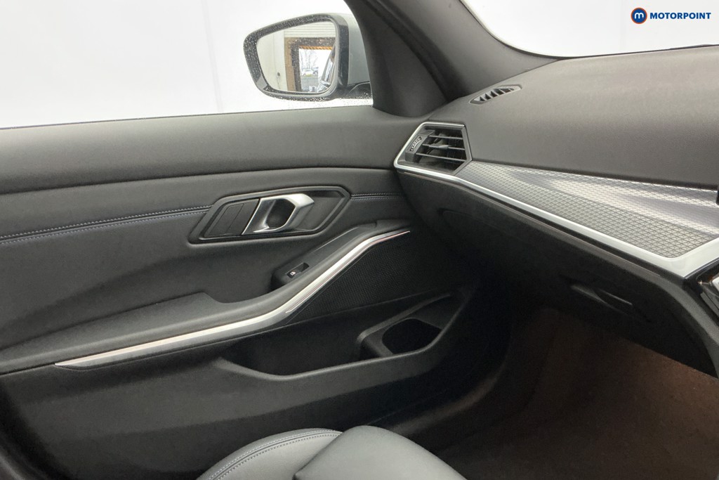 Used BMW 3 Series 2024 for sale - 77138623: Photo 31