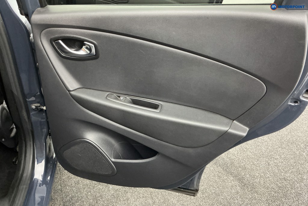 Used Renault Captur 2017 for sale - 76933782: Photo 32