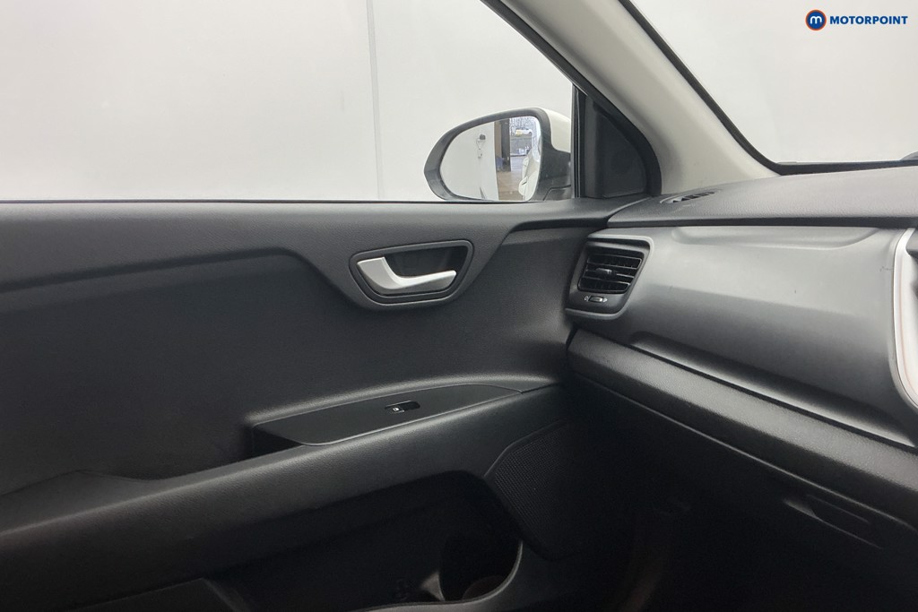 Used Kia Stonic 2021 for sale - 77741180: Photo 28